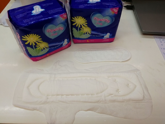 Khăn ăn vệ sinh dùng một lần tơ tằm không cánh 410mm với vải bông mềm FDA
